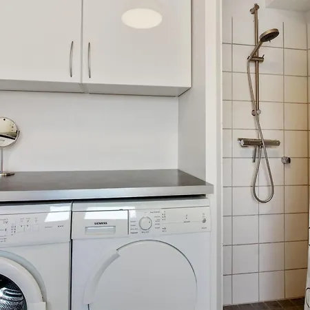 Rikhard Holiday home Lokken