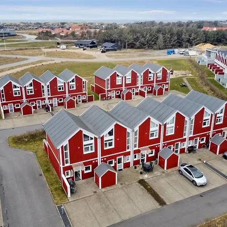 Rikhard Holiday home Lokken